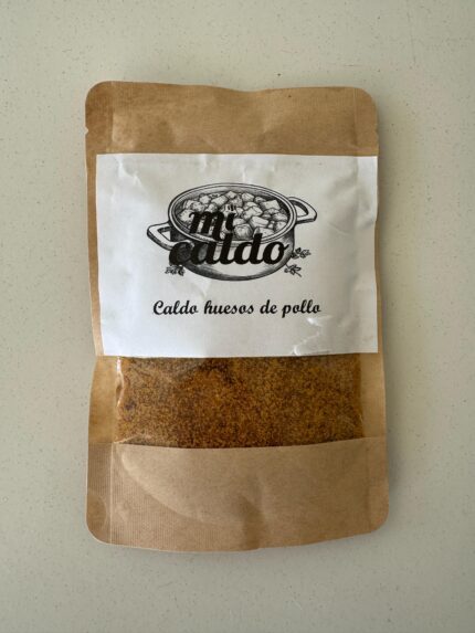 Caldo de huesos de pollo